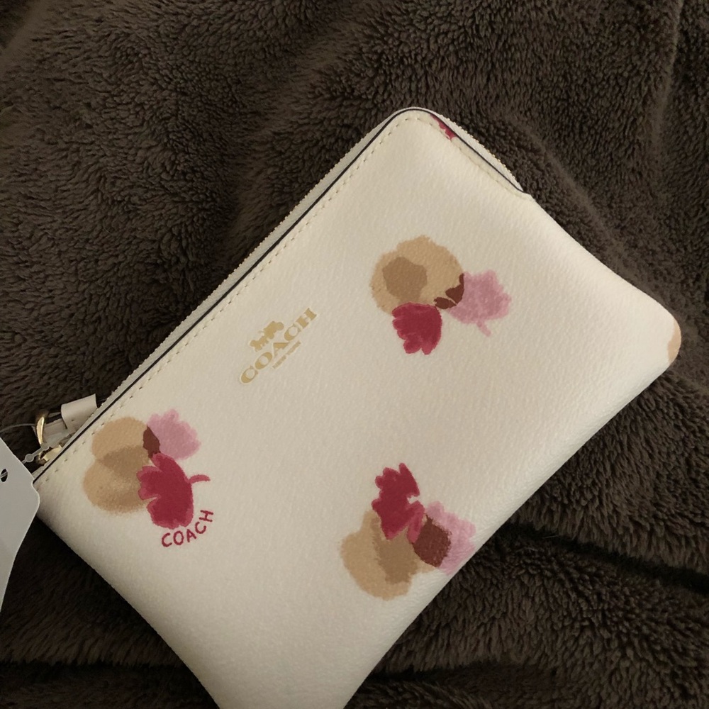 SALE!!! NWT Coach RARE beautiful wristlet!! - Picture 3 of 4